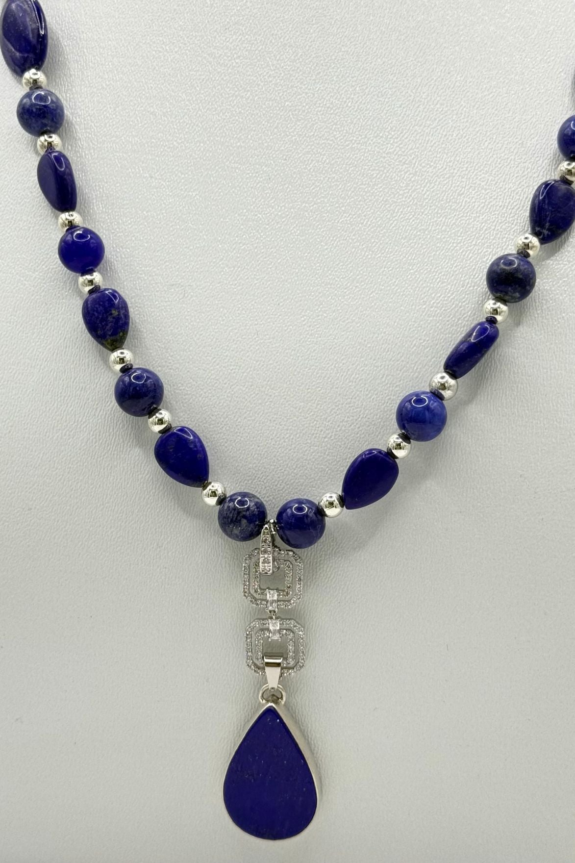 SAUTOIR EN LAPIS LAZULI AVEC GOUTTE EN LAPIS LAZULI SUR ARGENT 925
