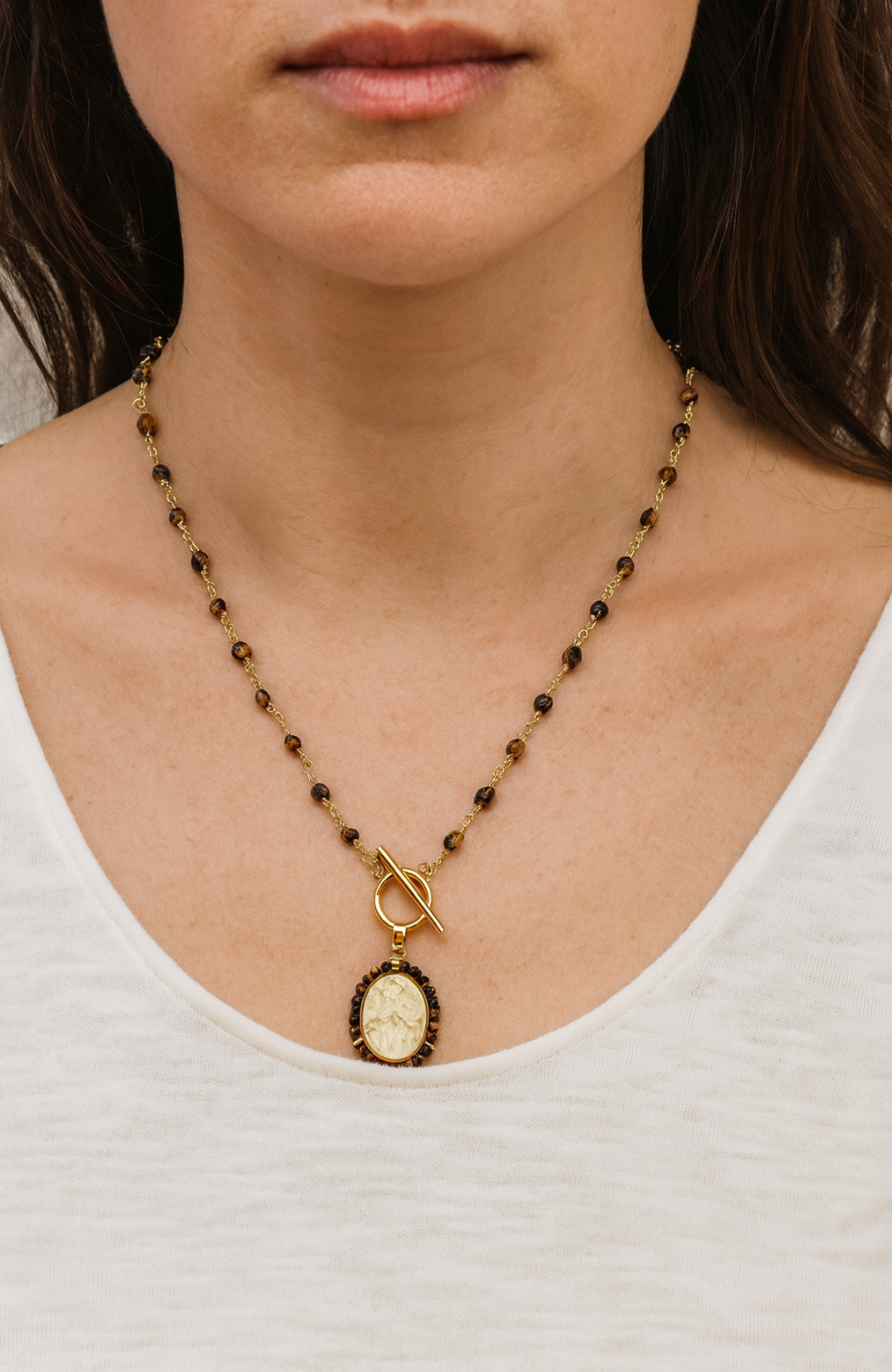 COLLIER CHAINE AVEC OEIL DE TIGRE AVEC VIERGE PENDENTIF