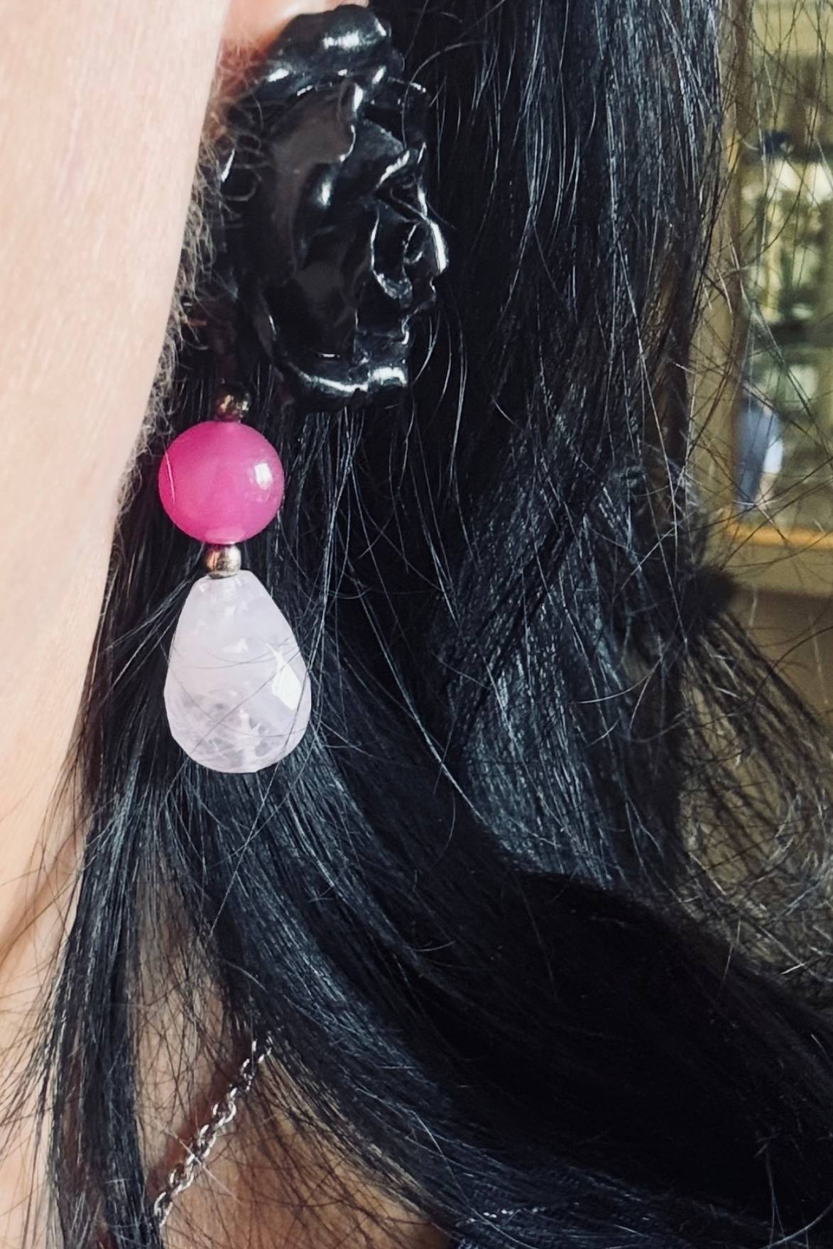 BOUCLES D'OREILLES CLIP FLEUR EN RESINE ET QUARTZ ROSE
