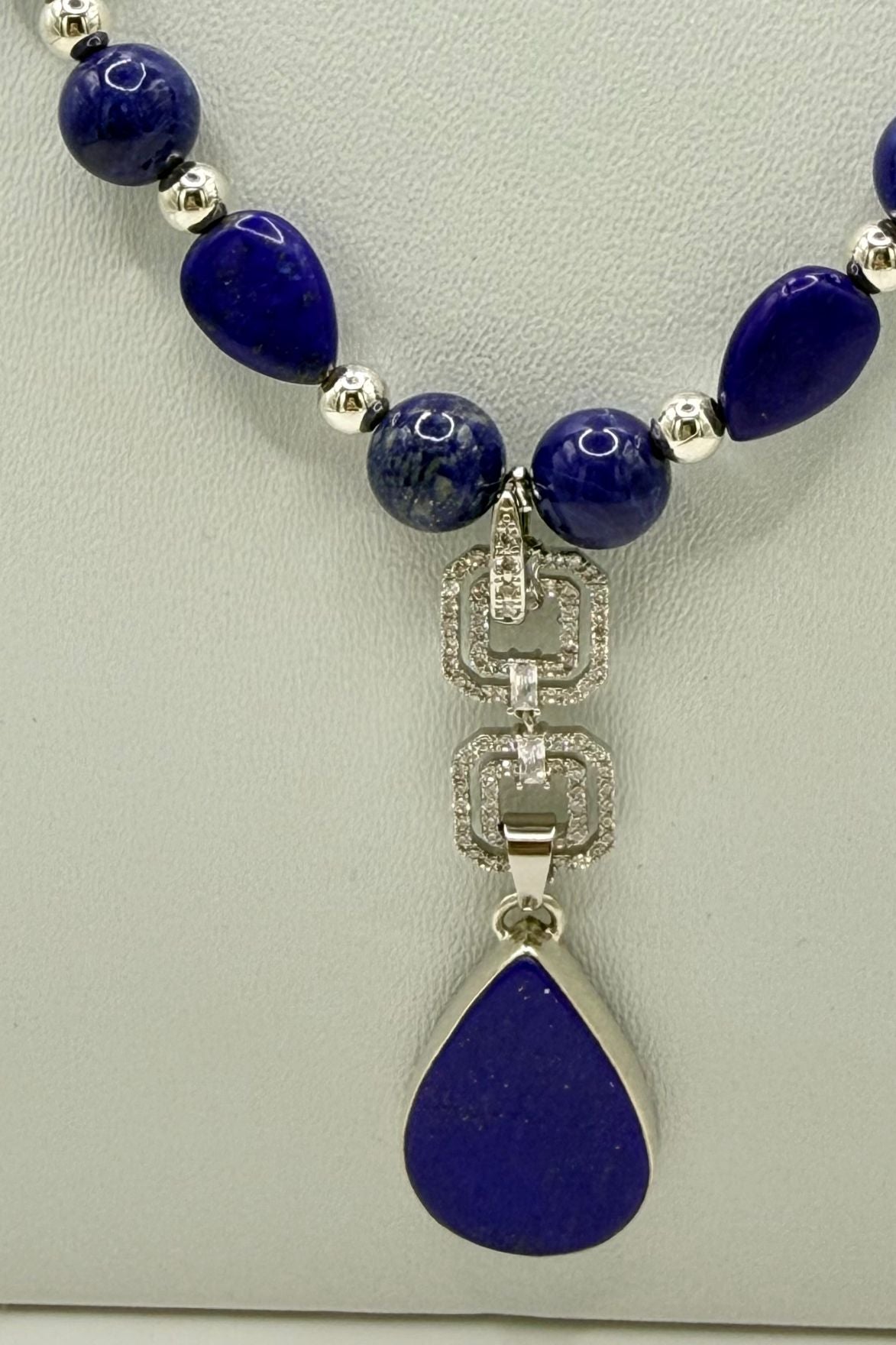 SAUTOIR EN LAPIS LAZULI AVEC GOUTTE EN LAPIS LAZULI SUR ARGENT 925
