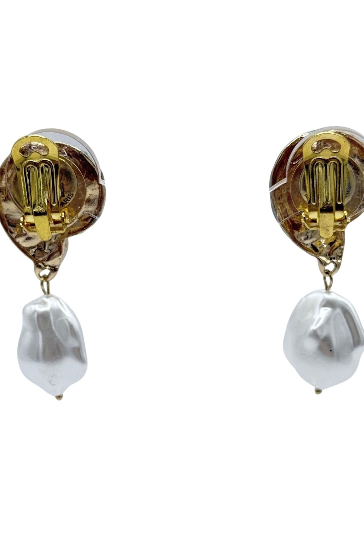 BOUCLES D'OREILLES CLIPS METAL COQUILLAGE ET PERLE FANTAISIE