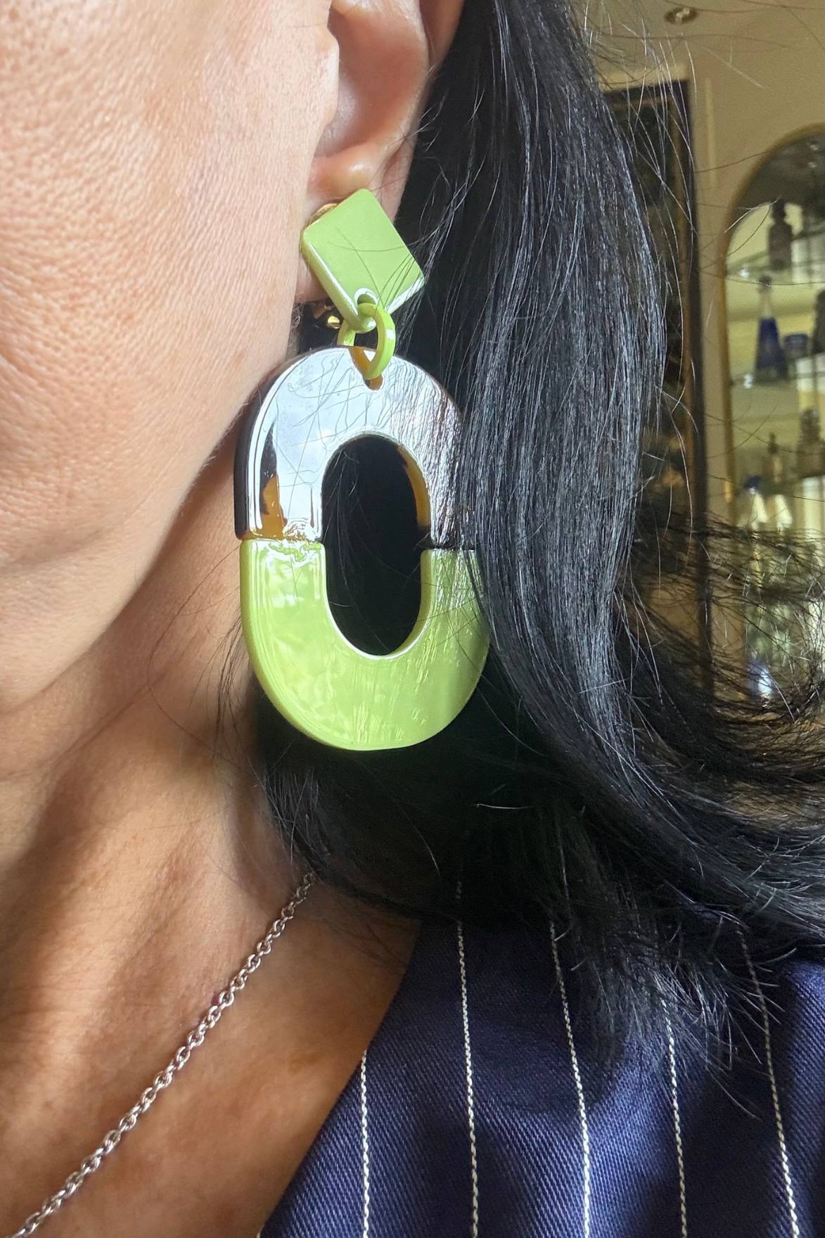 BOUCLES D'OREILLES CLIPS RESINE VERT ANIS