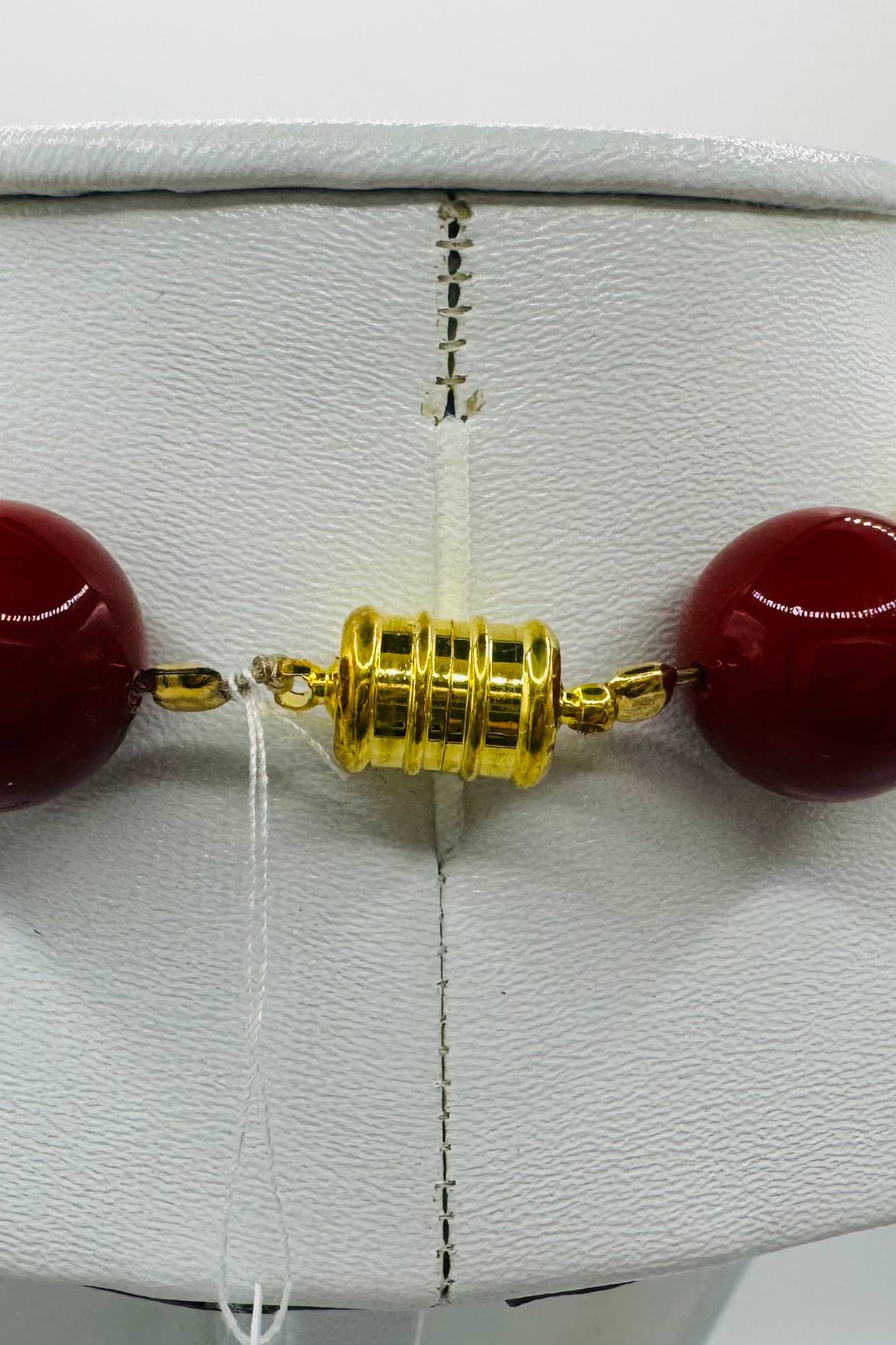 COLLIER RAS DU COU GROSSES PERLES ROUGES ET JAUNES