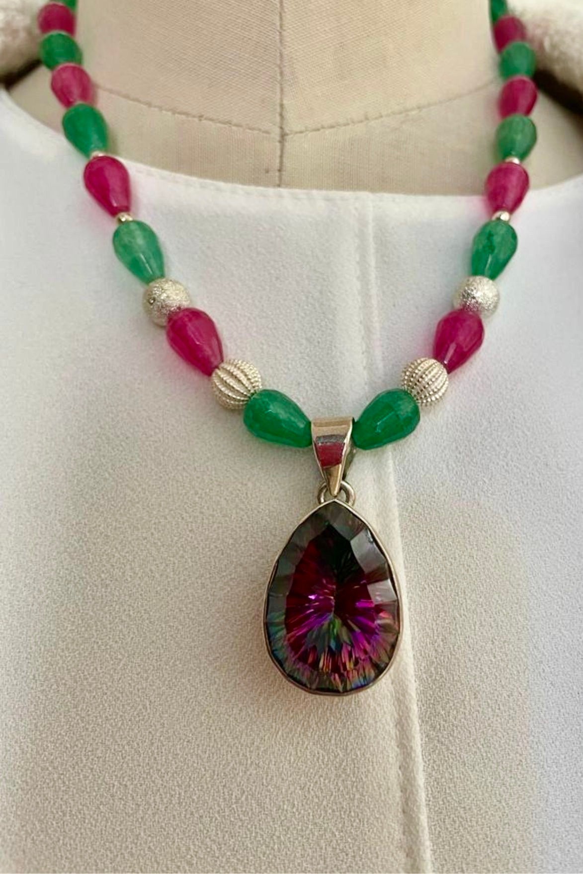 Collier en argent jade vert et agates roses fushia pendentif topaze mystique