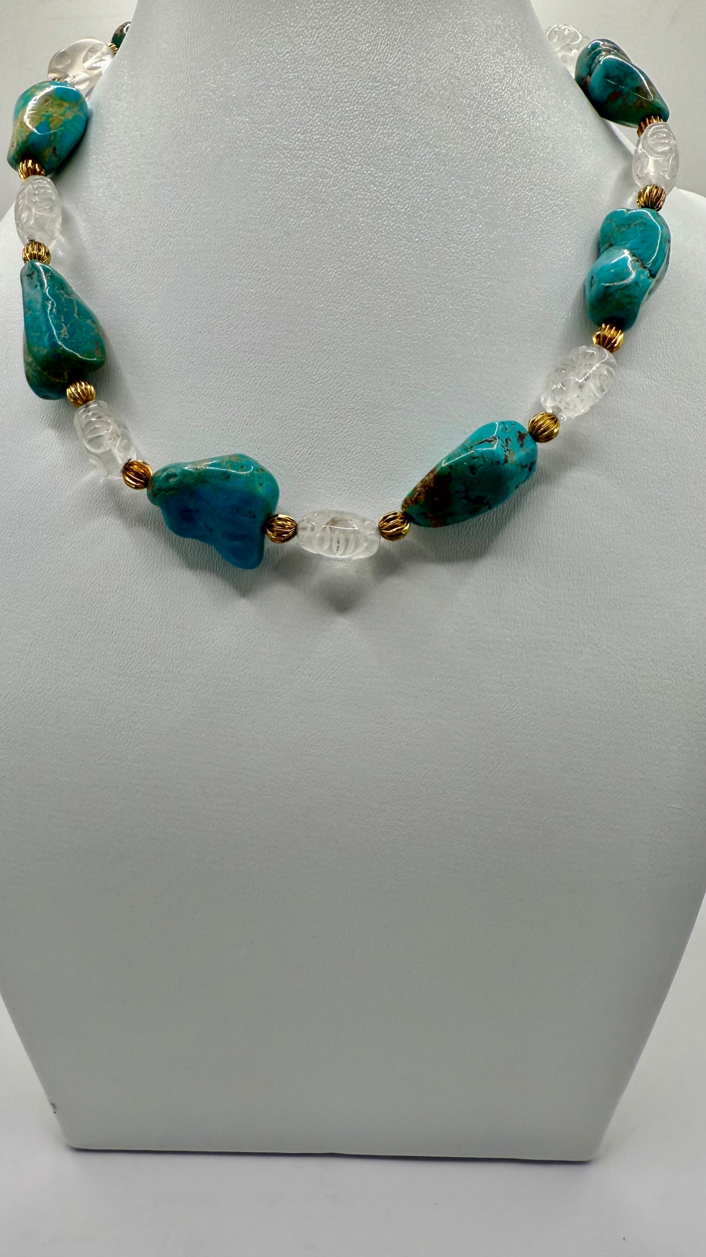 COLLIER EN TURQUOISES ET PERLES VERMEIL ET CRISTAL DE ROCHE