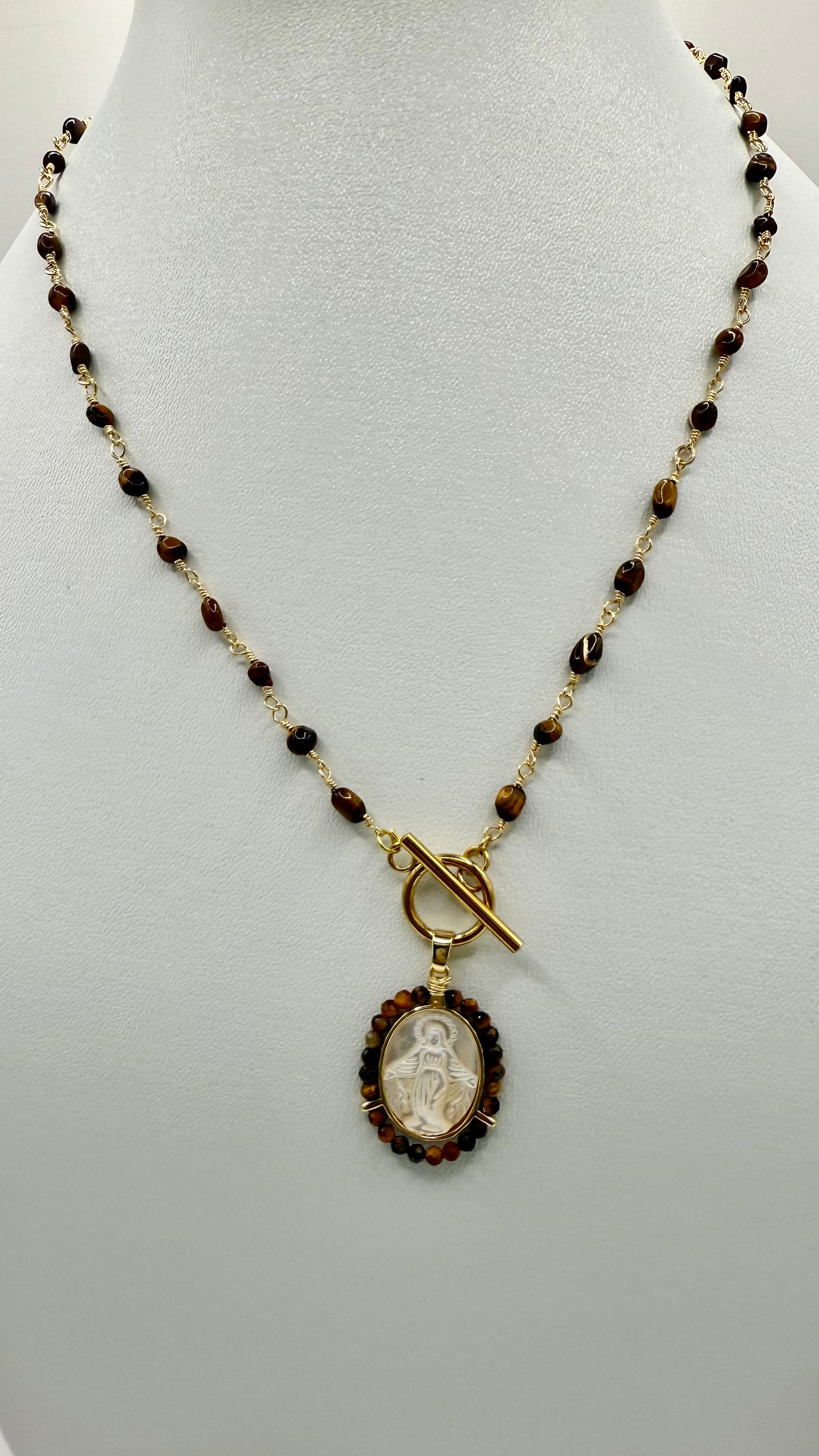 COLLIER CHAINE AVEC OEIL DE TIGRE AVEC VIERGE PENDENTIF