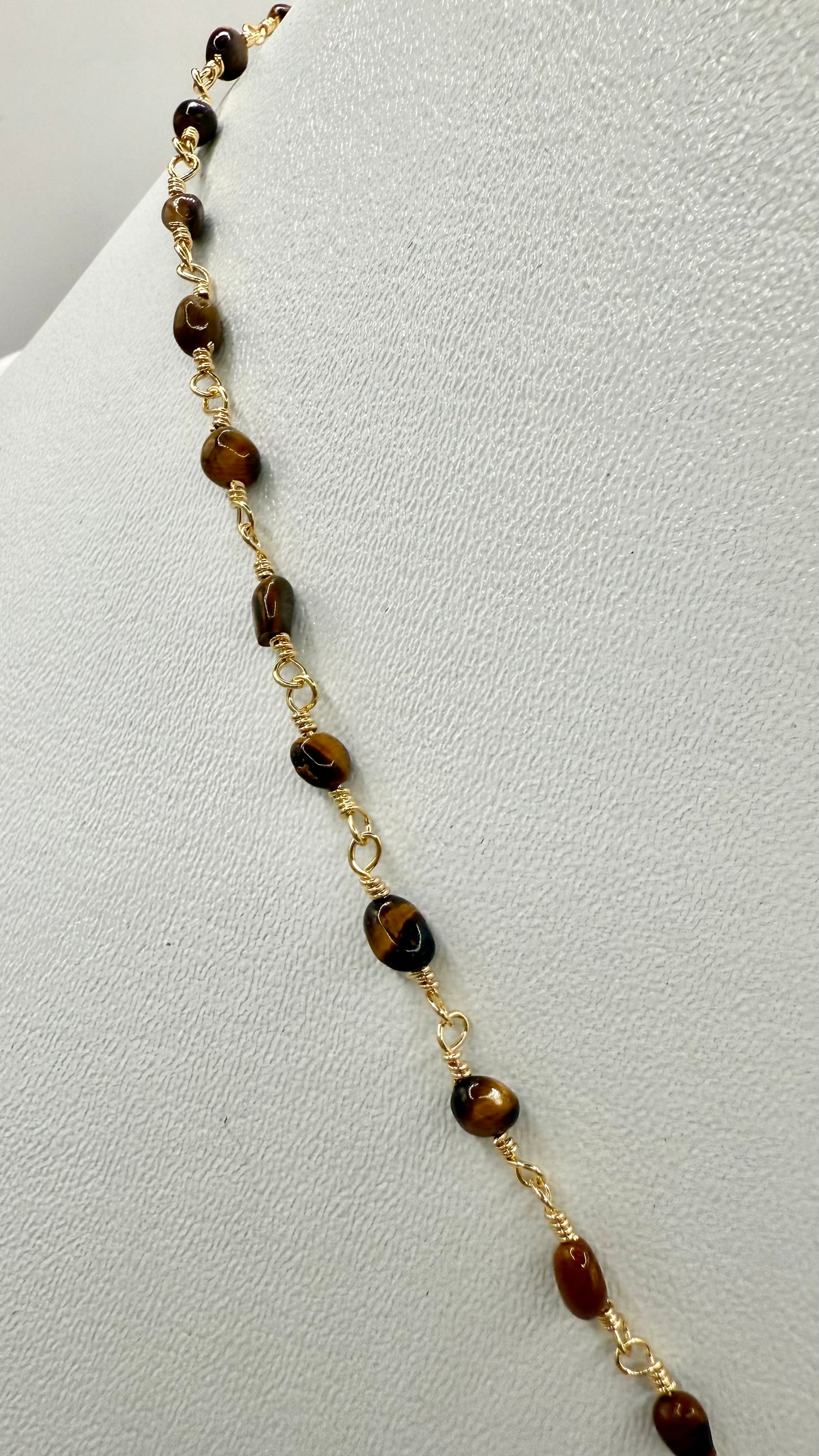 COLLIER CHAINE AVEC OEIL DE TIGRE AVEC VIERGE PENDENTIF