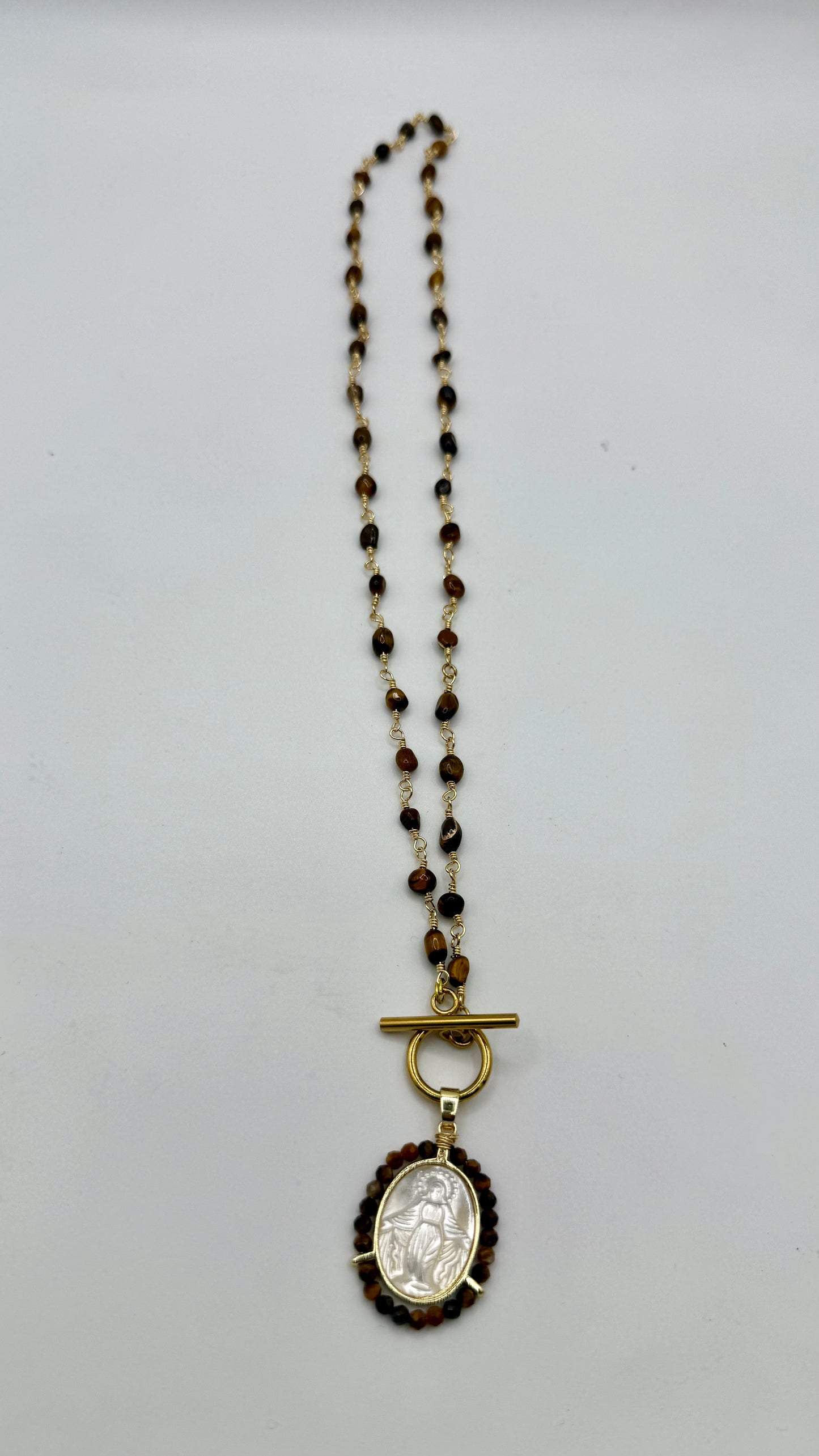 COLLIER CHAINE AVEC OEIL DE TIGRE AVEC VIERGE PENDENTIF