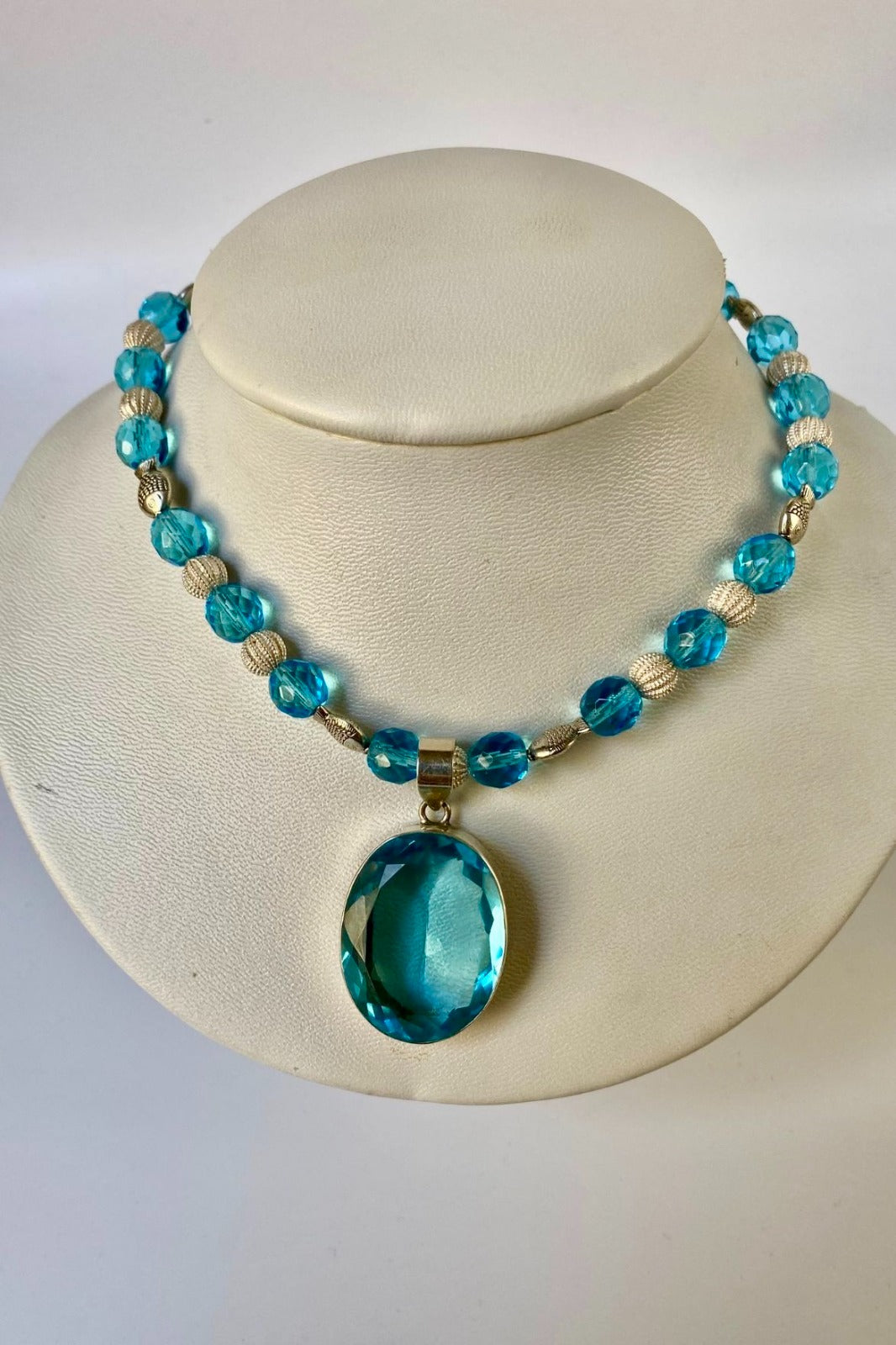 Collier turquoise en cristal, argent 925 et pendentif en topaze bleu