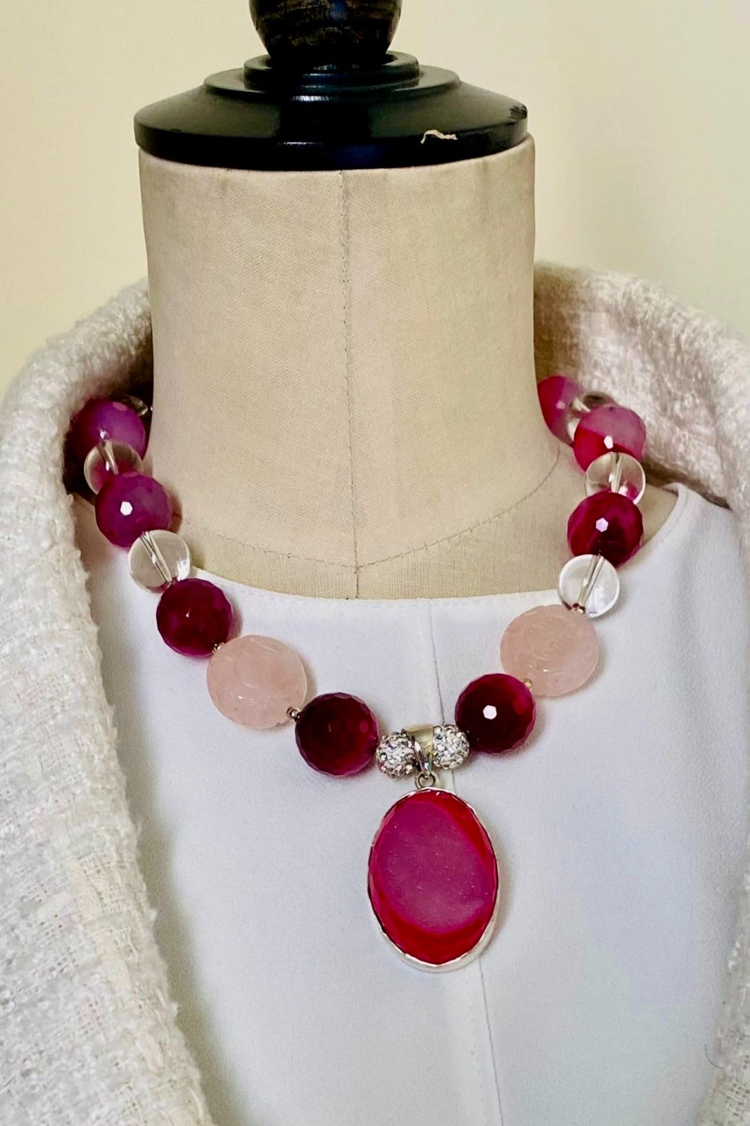 Collier en quartz rose Barbie, agates fushia, argent et pendentif quartz rose fushia