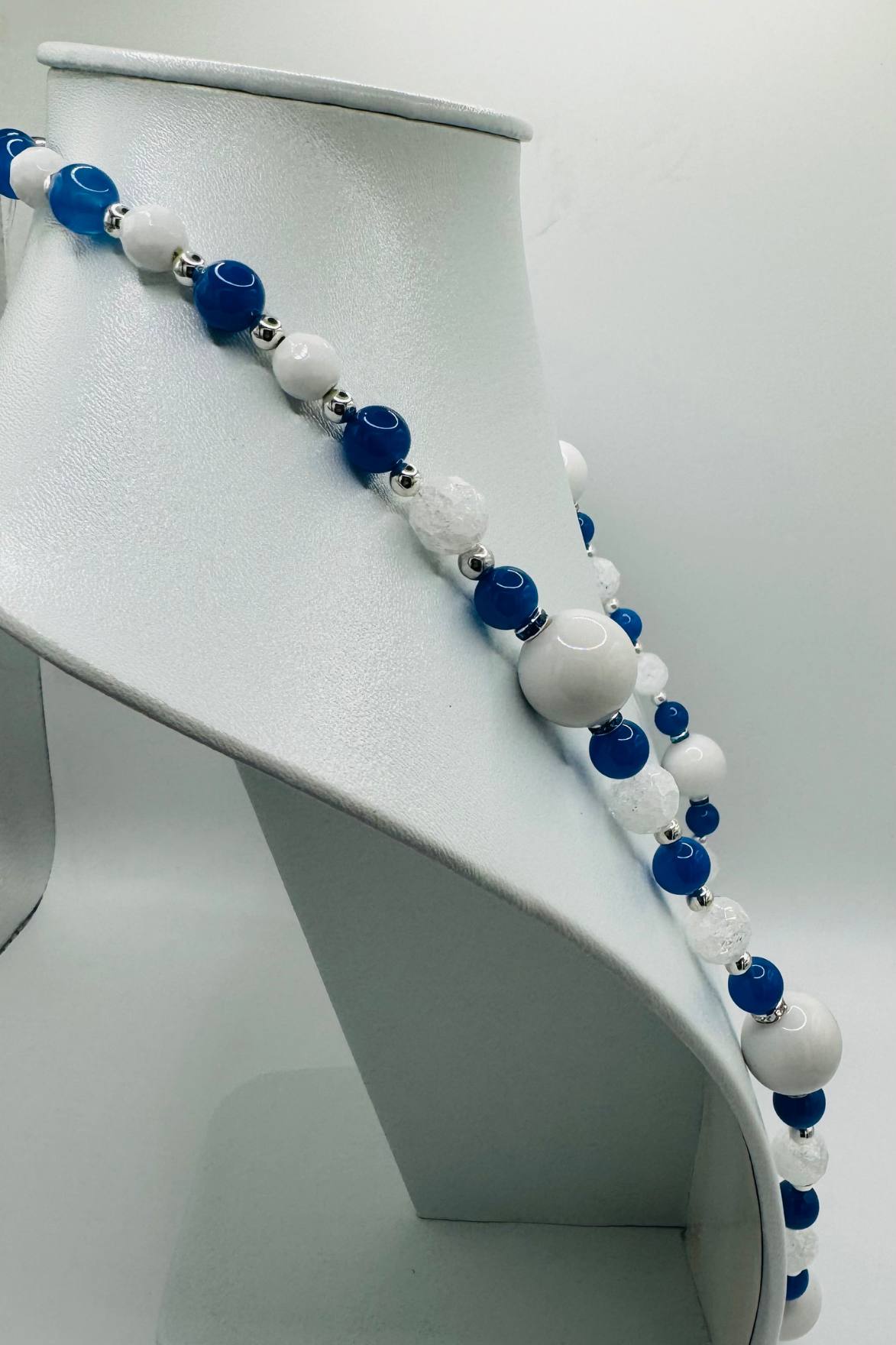 COLLIER SAUTOIR BLEU DE FRANCE ET BLANC